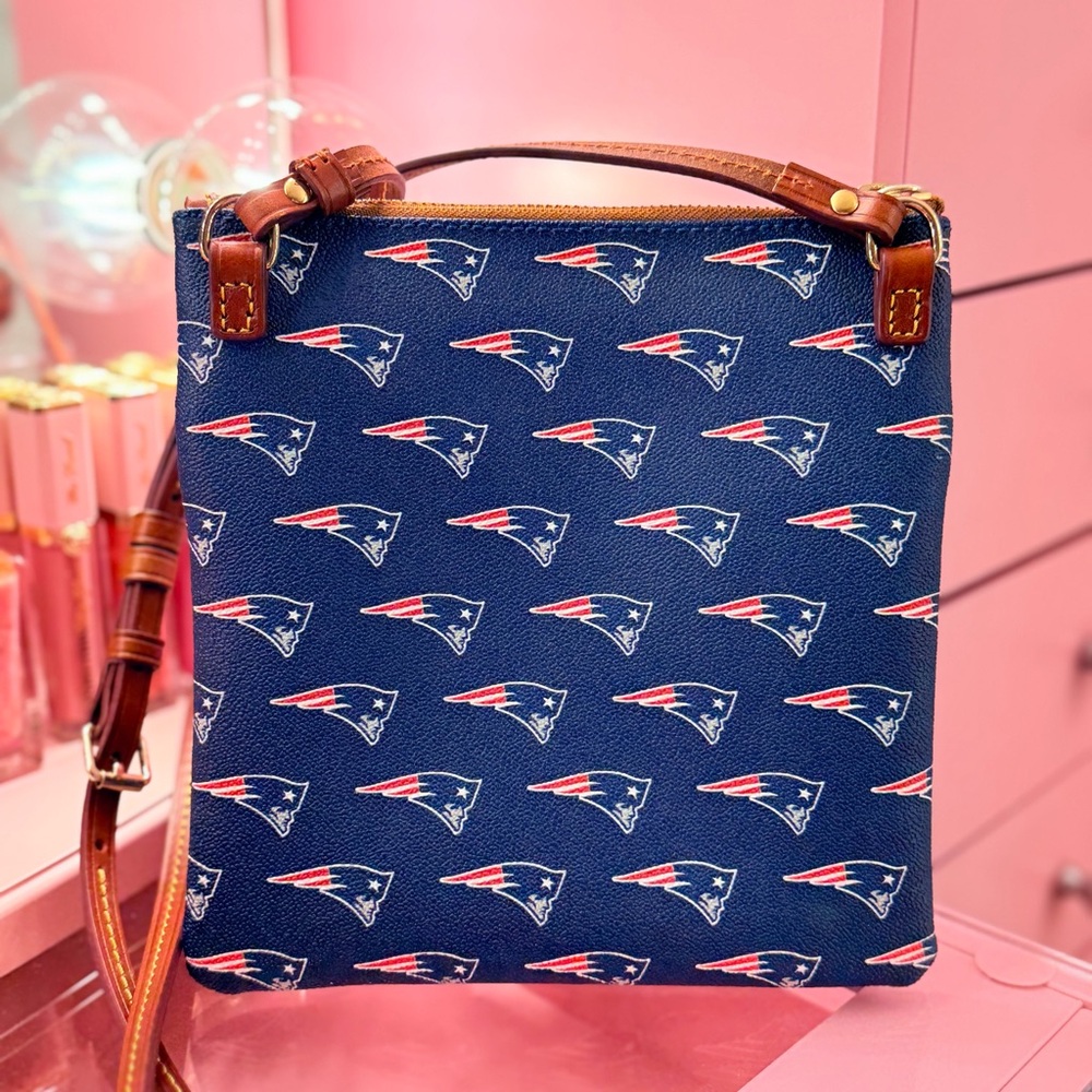 Dooney & Bourke NFL New England Patriots Leather Sporty Logo Crossbody Bag - Picture 2 of 7